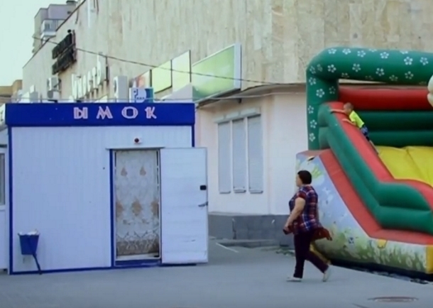 Ларёк «ЫМОК», стоящий на дороге, высмеяли жители Волгодонска