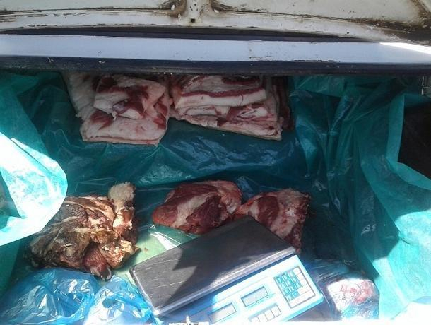 Опасное мясо свинины продавали из багажника на стихийном рынке Волгодонска