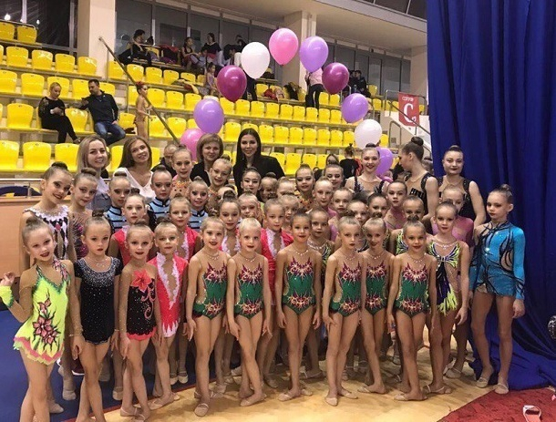 Юные волгодонские гимнастки привезли с соревнований россыпь наград и спортивный опыт
