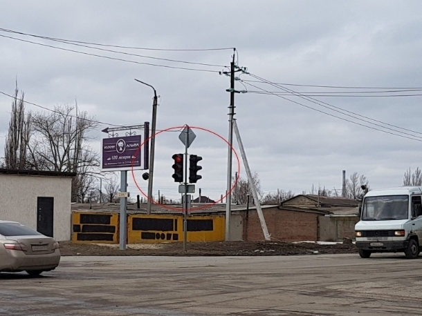 Более двух дней автомобилисты Волгодонска путаются из-за неработающего светофора на пересечении Степной и Маяковского
