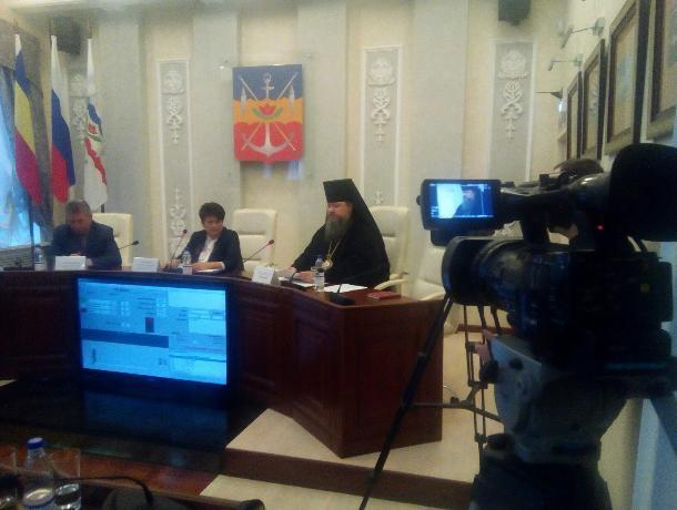 «Революционное» заседание Думы Волгодонска закончилось требованием снизить зарплаты «зажиточным» депутатам