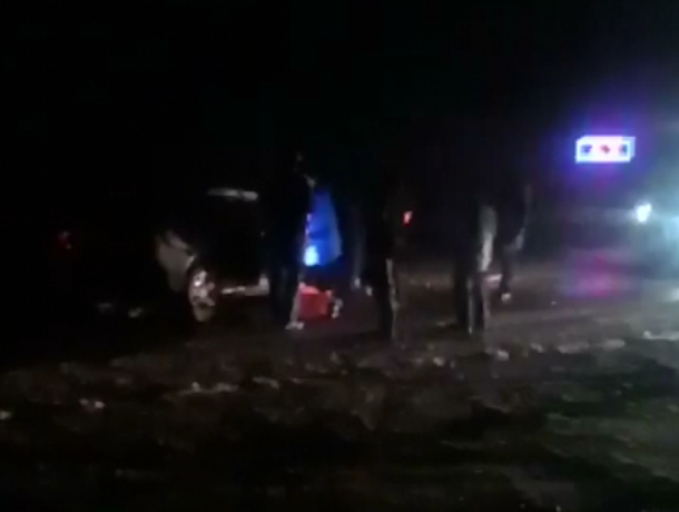 Авария с влетевшей под фуру «легковушкой» на въезде в Волгодонск попала на видео
