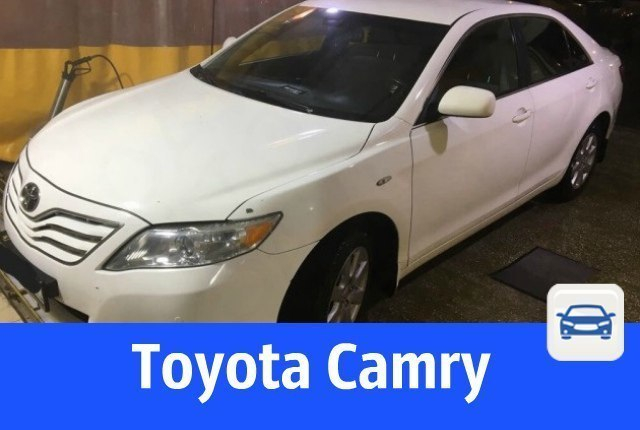 Белый седан Toyota с пробегом готовы продать с торгом или обменять