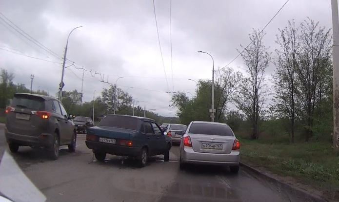 В Волгодонске ДТП на Жуковском шоссе преградило дорогу транспортному потоку