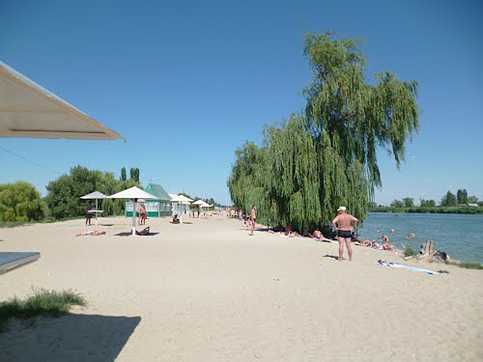 Как готовят главный пляж Волгодонска к купальному сезону