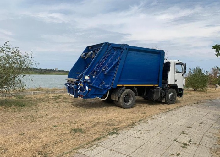 Регоператор «ЭкоЦентр» принял участие в уборке набережной Волгодонска