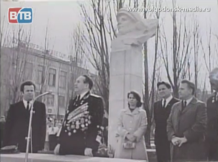 Календарь Волгодонска: 12 апреля 1972 года установлен  памятник Юрию Гагарину