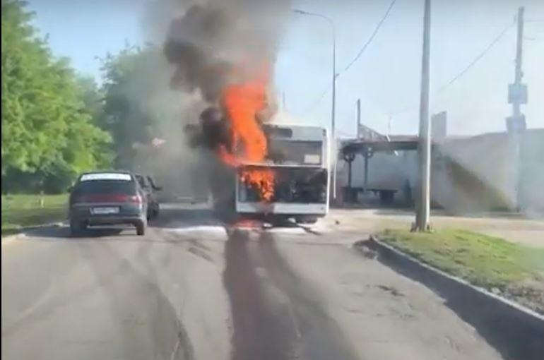 «Автобусы сгорели без техосмотра»: в Ростове оштрафовали «родственную» новому перевозчику в Волгодонске компанию