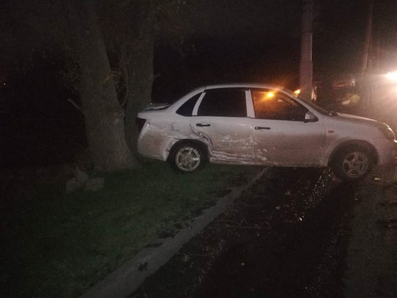 Водитель “Лада Гранта” спровоцировал ДТП на Жуковском шоссе и получил травмы
