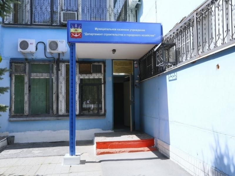 Депутаты решили повременить с продажей здания ДСиГХ в микрорайоне В-8 даже без детской площадки