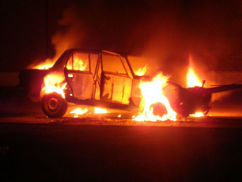В Волгодонске подожгли ВАЗ-2107 и повредили иномарку