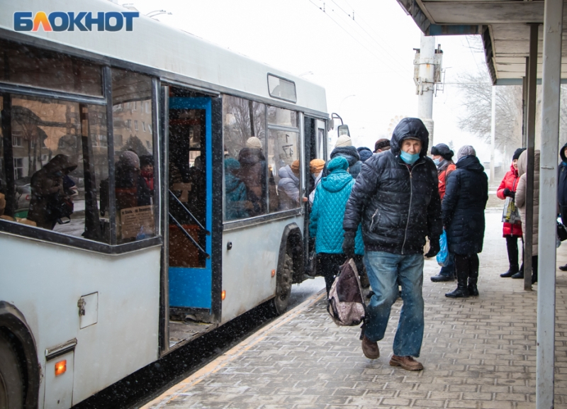 1 055 рублей или право на бесплатный проезд: для ветеранов труда Ростовской области вернут все как было