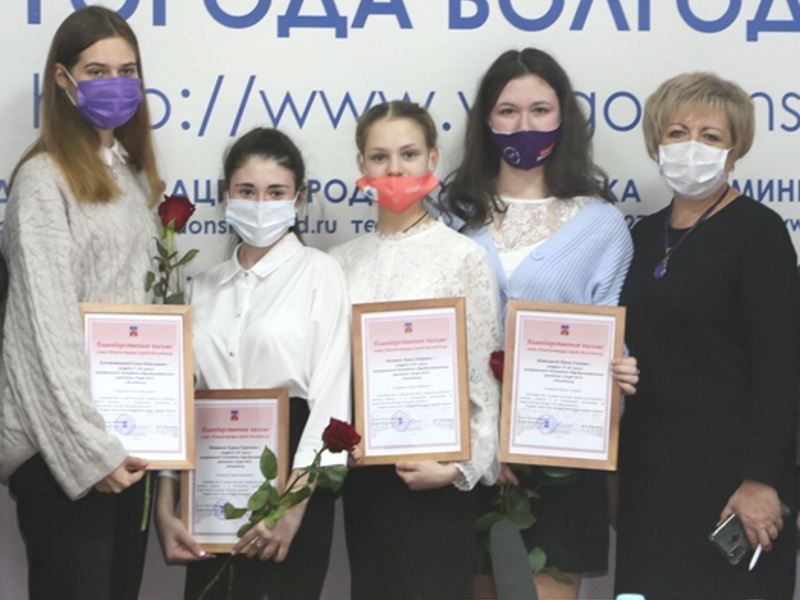 «Гордость Волгодонска»: Светлана Цыба поздравила учениц лицея №24 с победой в конкурсе «Большая перемена»