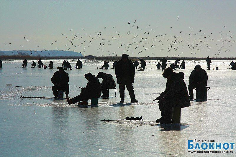 Лед на водоемах Волгодонска толстый, но не прочный