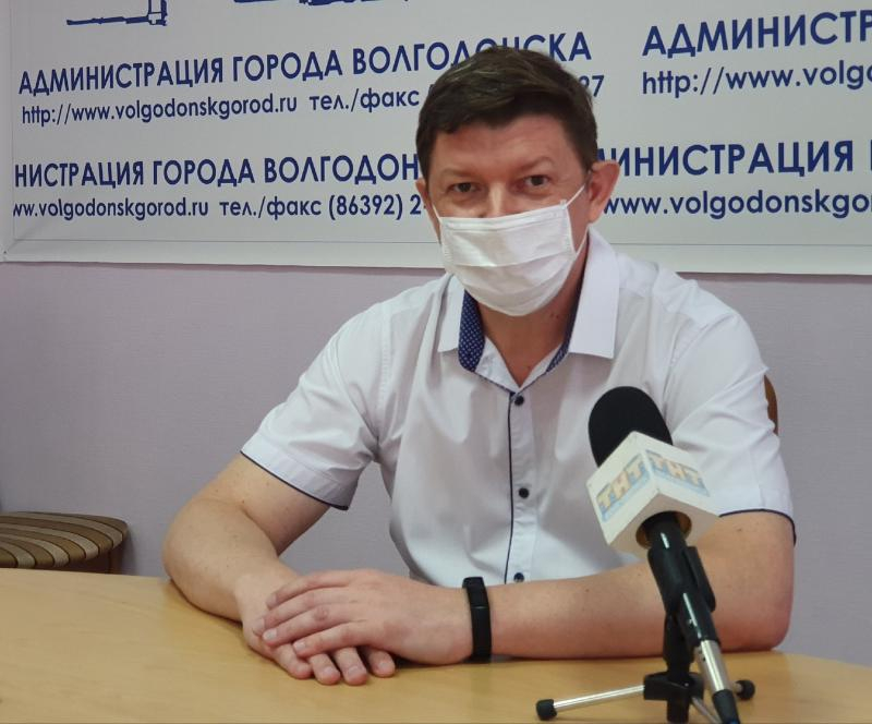 «8 часов не снимая защитный костюм»: Сергей Ладанов на себе ощутил сложности работы в ковидном госпитале