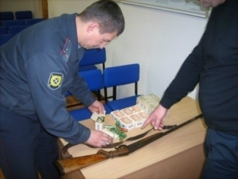 Полицейские Волгодонска «скупают» у горожан оружие и взрывчатку