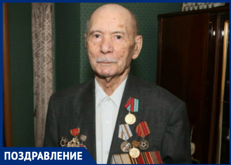 Ветерана ВОВ и участника Белорусской операции Владимира Анненкова наградили памятным знаком