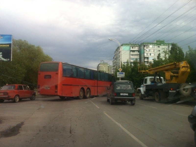 Сломавшийся автобус и «мелкое» ДТП спровоцировали пробки по всему городу