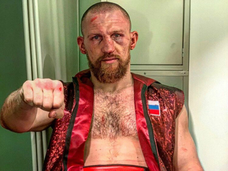 Дмитрий Кудряшов не выдержал шквальной атаки африканца и проиграл бой в шоу тяжеловесов