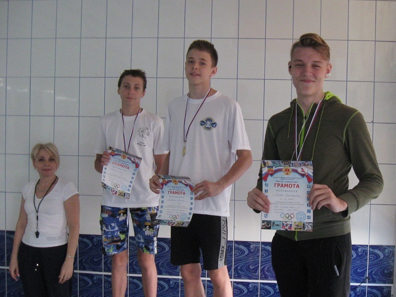 На соревнования по плаванию в Волгодонске приехали спортсмены с Крайнего Севера