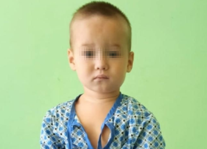 «Выбегала с ним пьяная на дорогу»: маленького мальчика забрали у нерадивой матери прохожие в Волгодонске