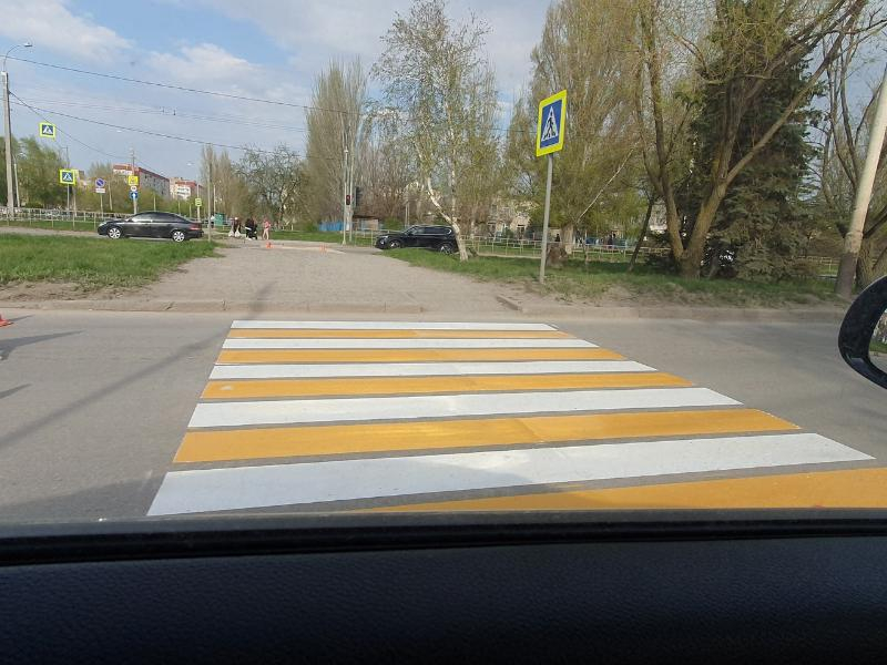 В Волгодонске обновили разметку на 68 пешеходных переходах