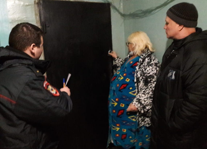 Выбили стекла и срезали трубы: в новогодние праздники неизвестные обокрали квартиру в Волгодонске