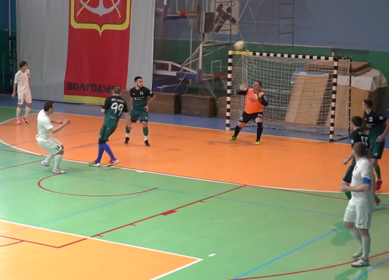 Шесть команд из Волгодонска борются за звание лучшей на чемпионате города по мини-футболу