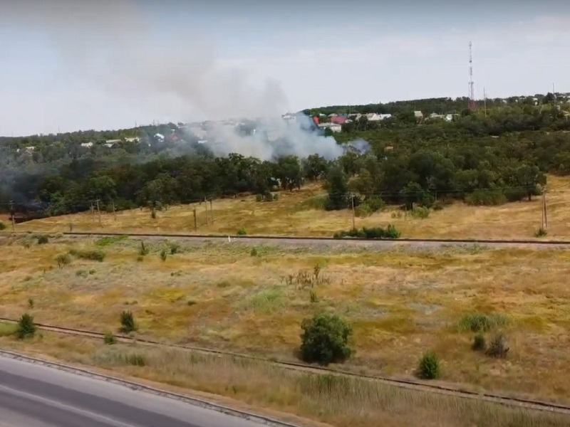 Лесной  пожар бушует на окраине Цимлянска