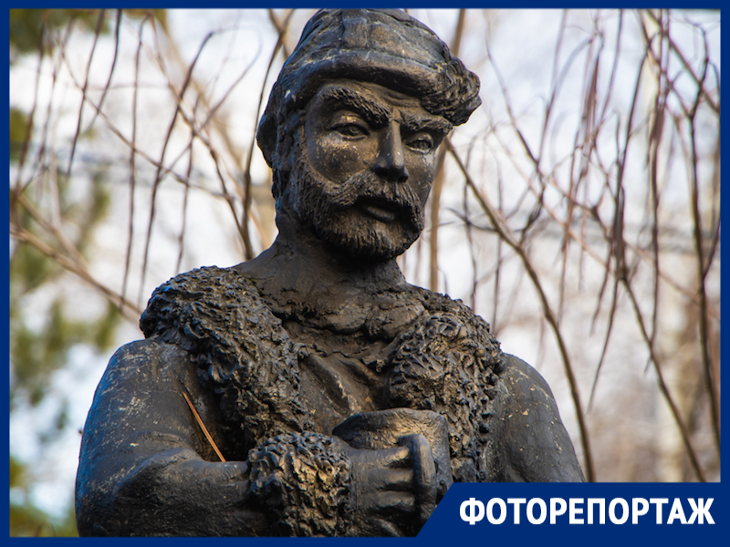 Каменные лица: как выглядят памятники Волгодонска