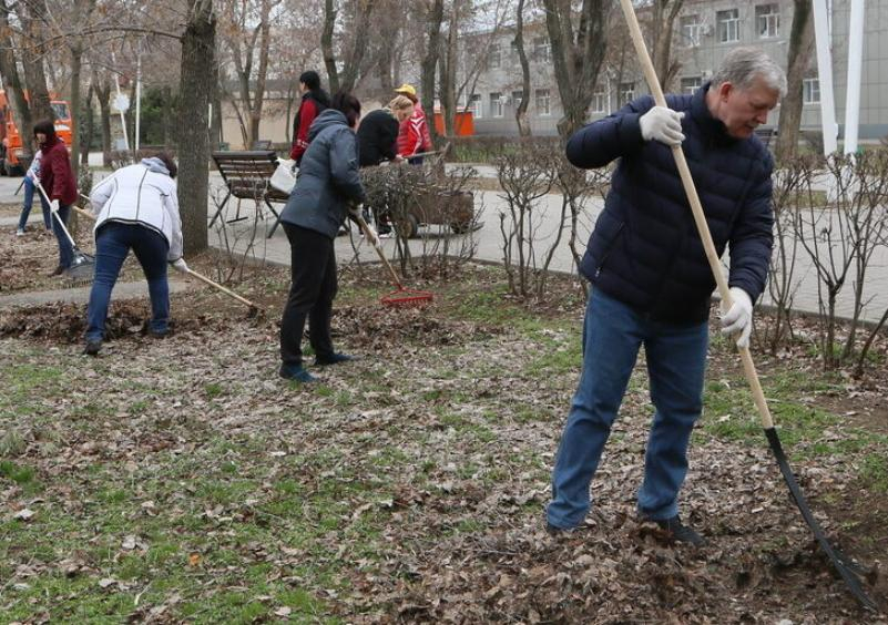 «Время наводить порядок в доме»: в Волгодонске начались весенние субботники