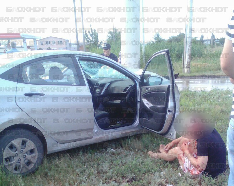 Водитель «Хендай» на огромной скорости влетел в столб на Жуковском шоссе в Волгодонске