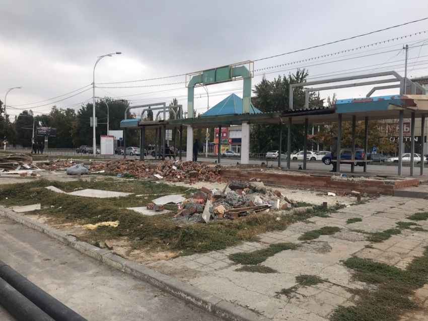 Реконструкция привокзальной площади в Волгодонске натолкнулась на забитый грязью коллектор 