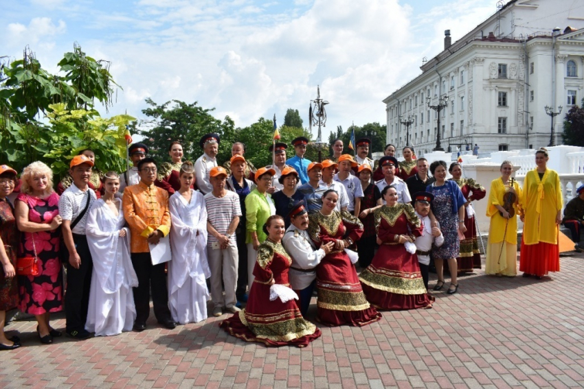 Народный ансамбль песни и танца «Казачий Дон» выступил на фестивале российско-китайской дружбы 