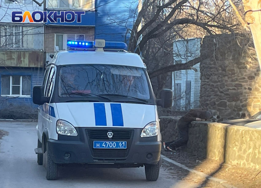 Мертвеца в странной позе обнаружили рядом со студенческим общежитием в Волгодонске