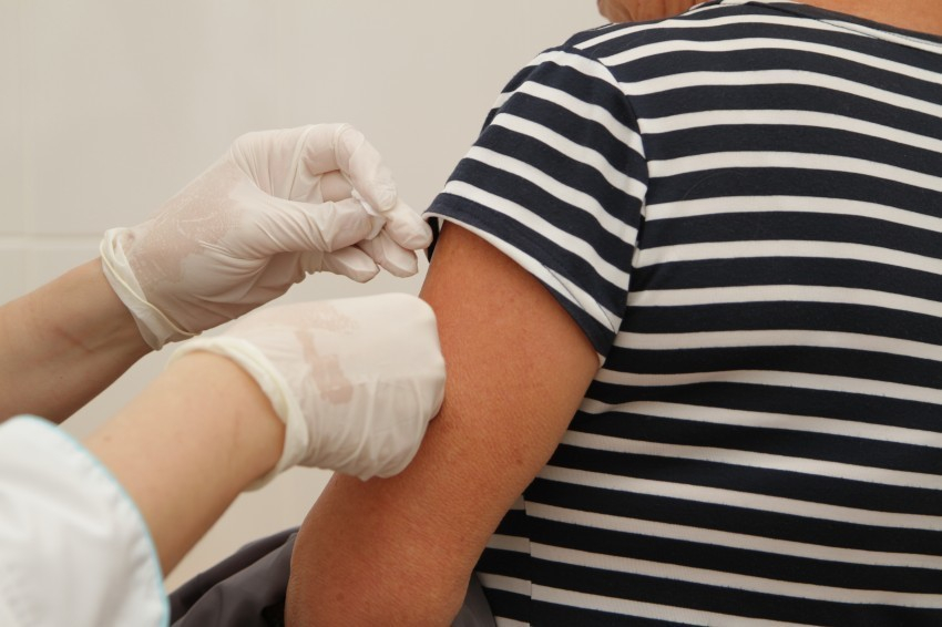 Всего 7500 волгодонцев получили прививки за счет средств работодателя 