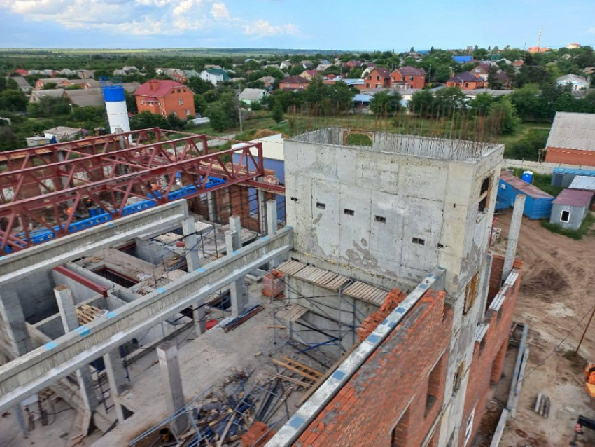 Многоэтажный «водяной замок» появился на месте аэропорта в Цимлянске 