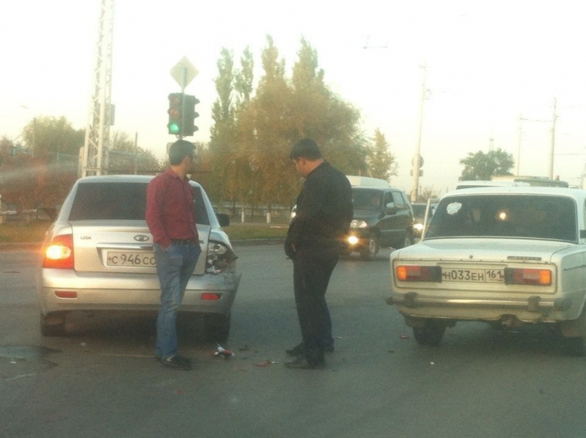На Жуковском шоссе столкнулись «Лада Приора» и «ВАЗ-2106», - читатель