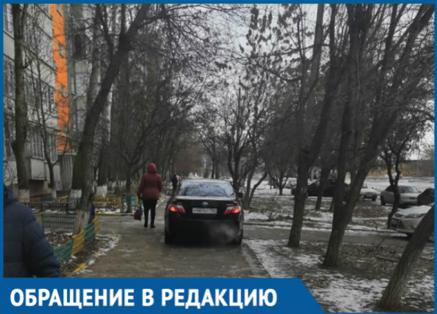 Водитель Тойоты решил проехать по пешеходной дорожке в Волгодонске