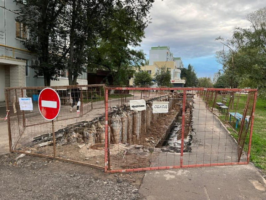 Авария на канализационном коллекторе произошла на улице Маршала Кошевого