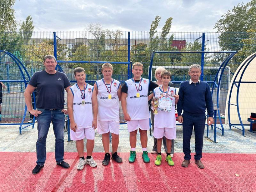 Баскетбольный триумф школы №15 открыл Спартакиаду в Волгодонске