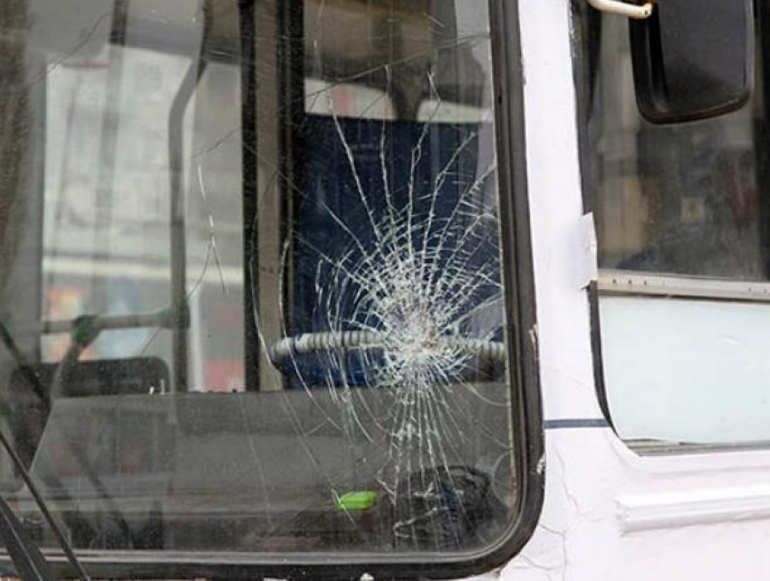 В Волгодонске неизвестные расстреляли три троллейбуса