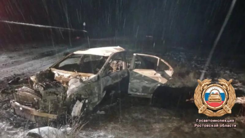 Автомобиль слетел с трассы и загорелся: смертельное ДТП на автодороге Семикаракорск-Волгодонск 