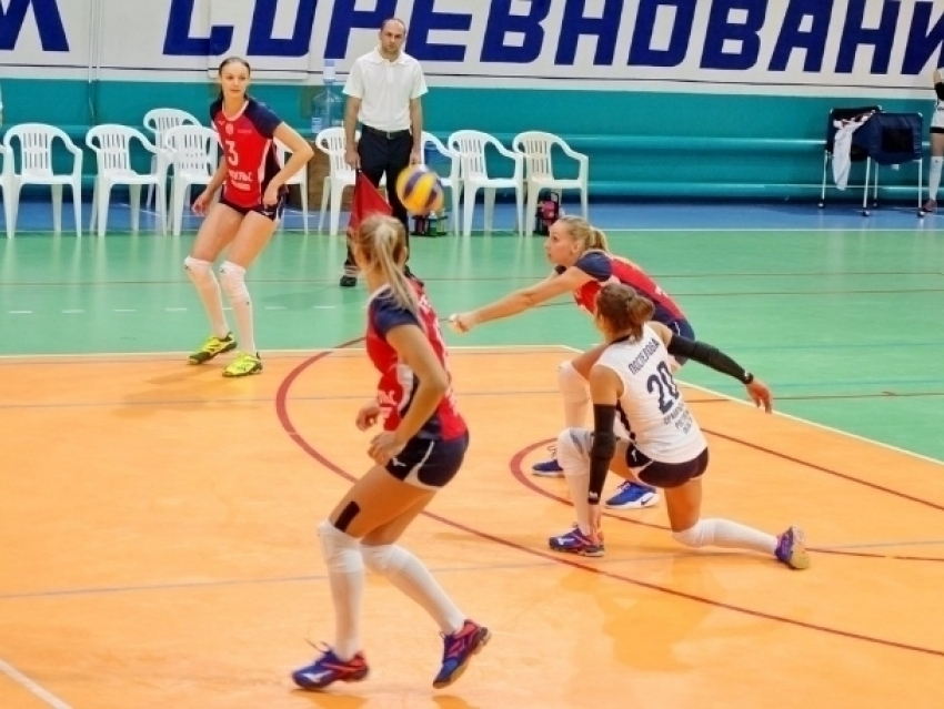 Спортивные выходные: в Волгодонске прошли игры сразу трех чемпионатов по волейболу