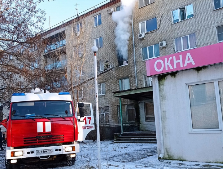 Крупный пожар произошел в бывшем общежитии химзавода на Ленина