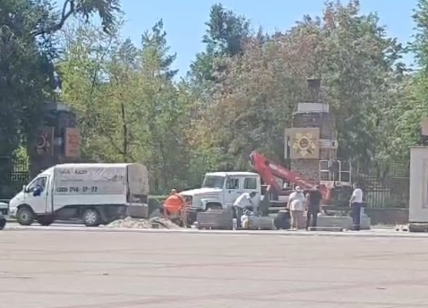 В день встречи Путина и Трампа на Аляске в Волгодонске установили памятник Героям СВО