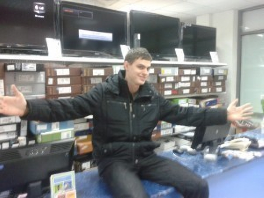 Пострадавшего в аварии на пр.Строителей Дмитрия Соколова привезли в Ростов