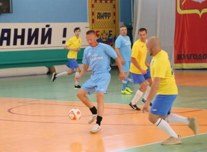 «5:1 в пользу власти»: представители администрации и Думы обыграли молодежь в мини-футболе