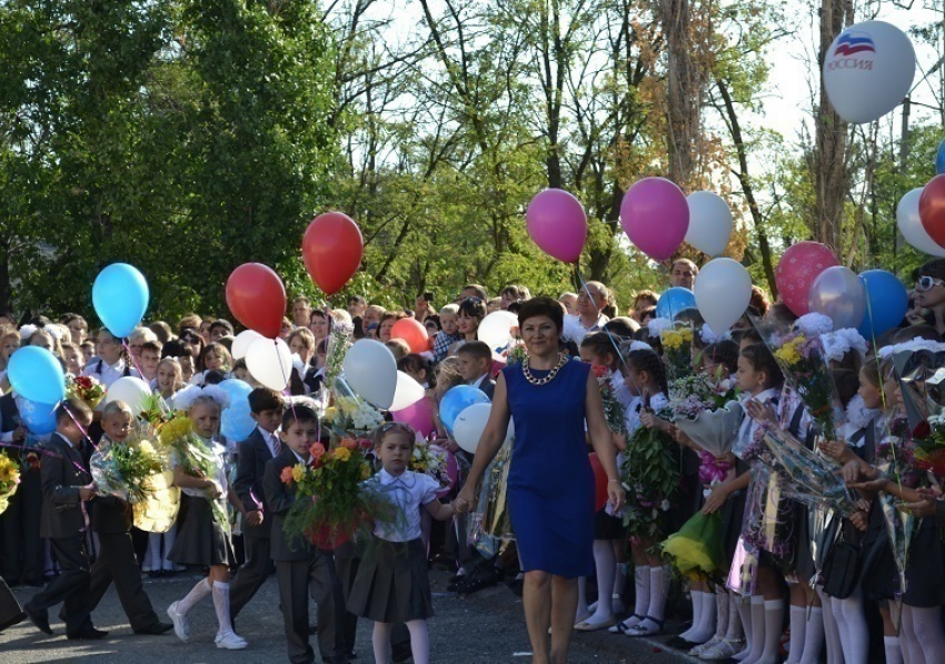 На утренних линейках 1 сентября волгодонские школьники смогут обойтись без зонтов