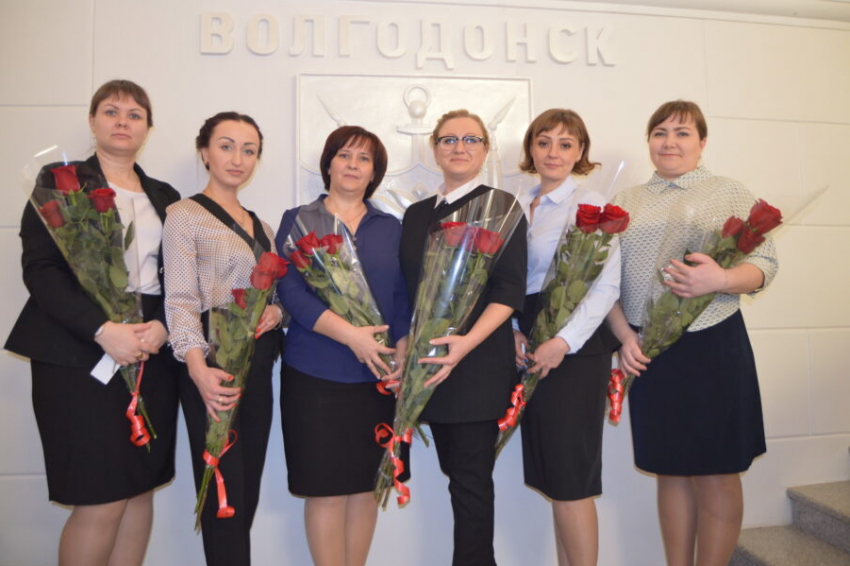 Поощрения до 15 тысяч рублей получат лучшие муниципальные служащие Волгодонска 